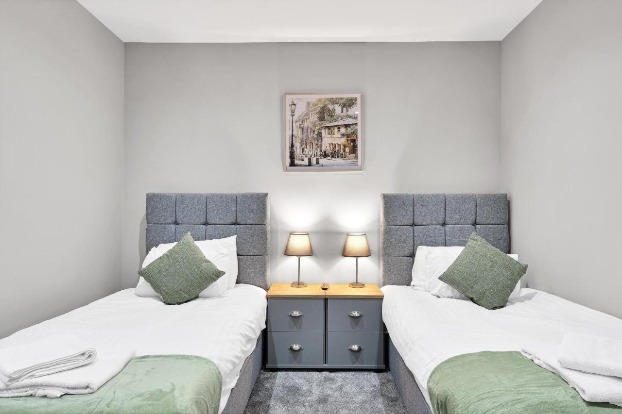 Crown Place 2 & 3 Bedroom Luxury Apts With Parking In By 360stays Apartment *