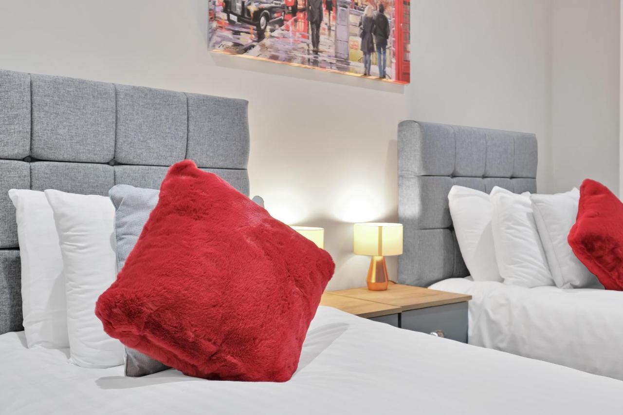 Crown Place 2 & 3 Bedroom Luxury Apts With Parking In By 360stays * Shepperton