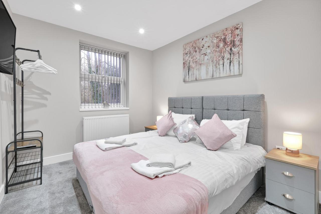 Crown Place 2 & 3 Bedroom Luxury Apts With Parking In By 360stays Apartment *